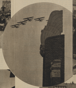 300433 Afbeelding van een escadrille vliegtuigen van de vliegbasis Soesterberg boven het Monument voor de Pioniers van ...